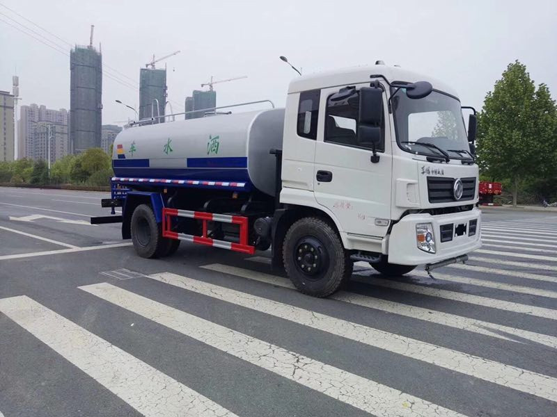 ���ҿڞ�ˮ܇(ch��)�r(ji��)�񣬏��ҿ�12����ˮ܇(ch��)�N(xi��o)�ۣ���������12����ˮ܇(ch��)�S��ֱ�N(xi��o)