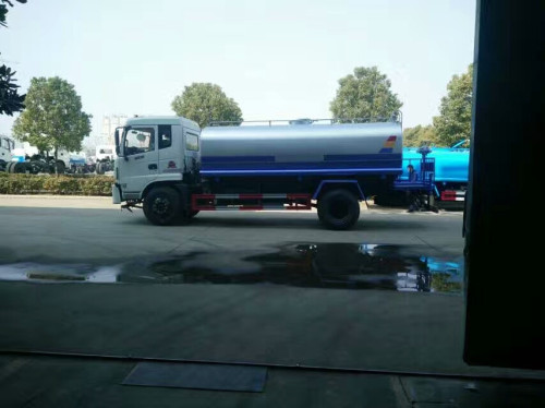 東風(fēng)12噸灑水車(chē)圖片 東風(fēng)12噸灑水車(chē)圖片