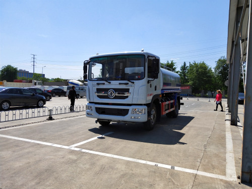 �๦�ܞ�ˮ܇��r���๦�ܞ�ˮ܇�S��ֱ�N���|�L������܇