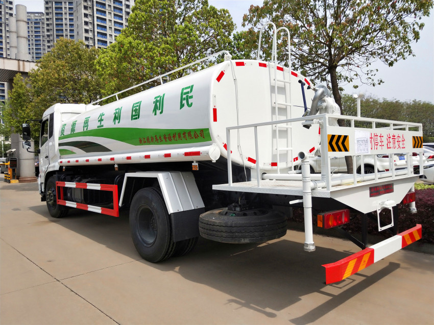 東風灑水車圖片 東風灑水車圖片