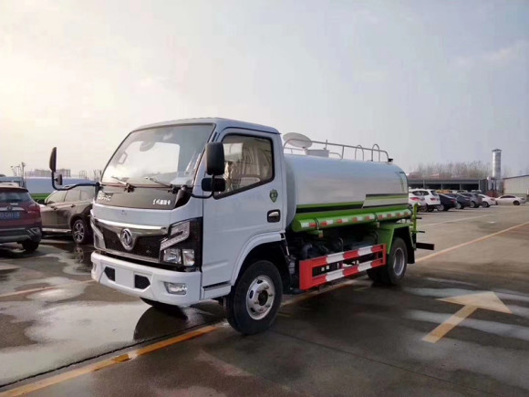 �ȷ���ˮ܇(ch��)��(j��ng)�N(xi��o)�꣬�|�L(f��ng)5����ˮ܇(ch��)�S��ֱ�N(xi��o)