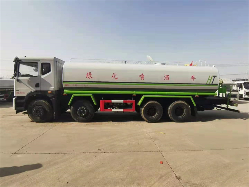 全新的灑水車 全新的灑水車