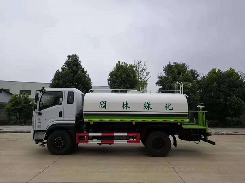 灑水車一臺(tái) 灑水車一臺(tái)