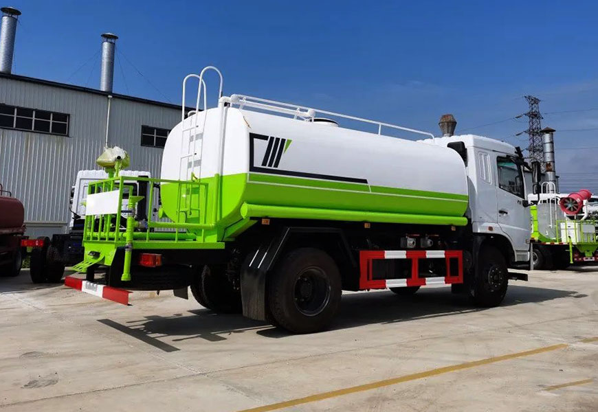東風(fēng)華神12噸灑水車后方圖